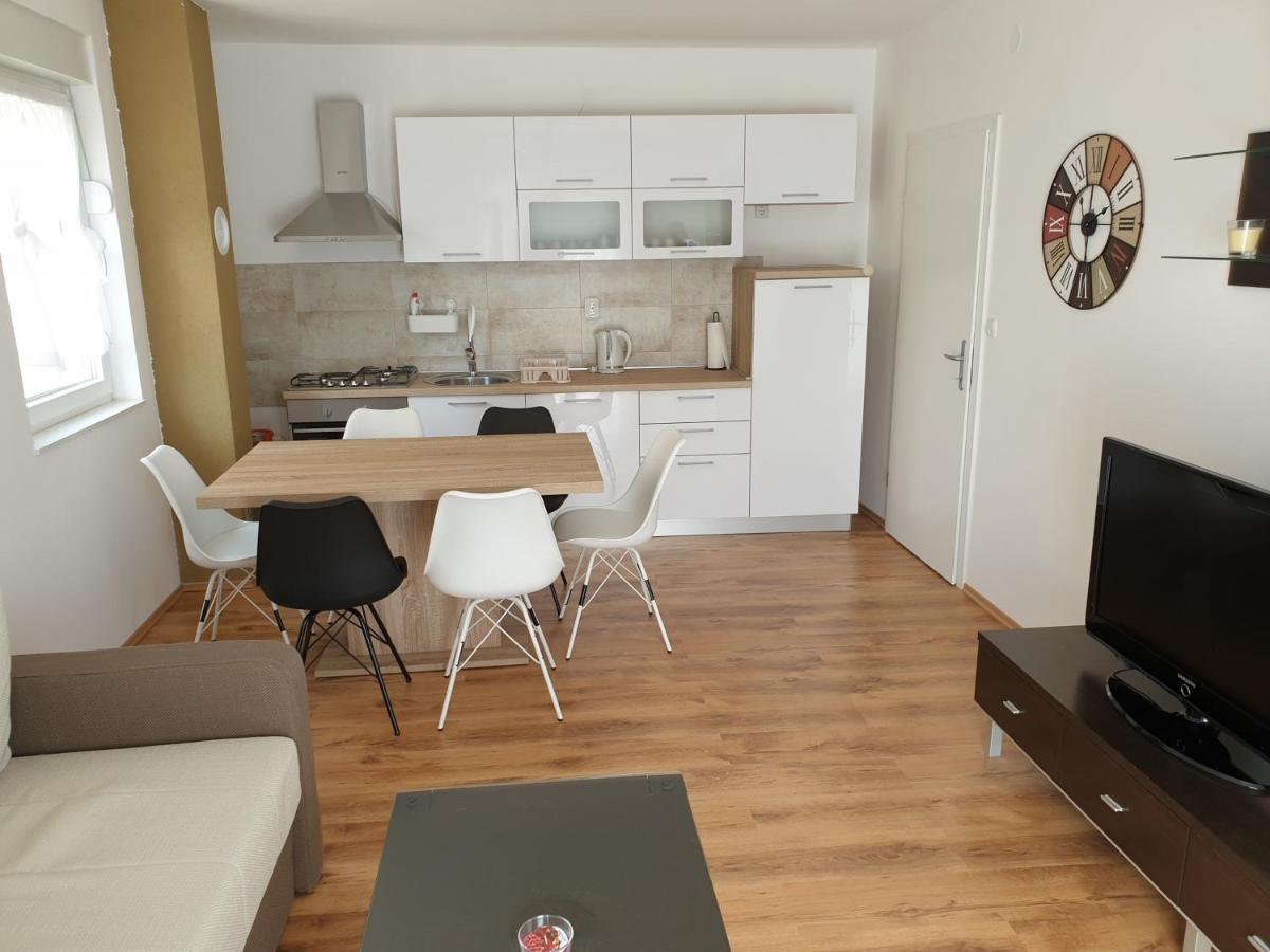 KustićiDelfin Vidalici Apartman公寓 外观 照片