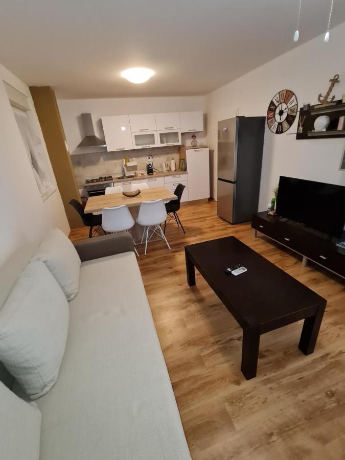 KustićiDelfin Vidalici Apartman公寓 外观 照片