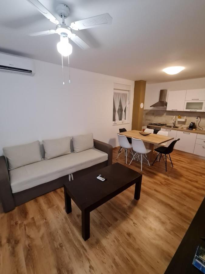 KustićiDelfin Vidalici Apartman公寓 外观 照片